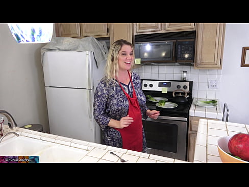 ❤️ A madrasta a ordenhá-lo na cozinha antes do seu encontro ️❌ Porno em pt.porngifer.ru ❌️